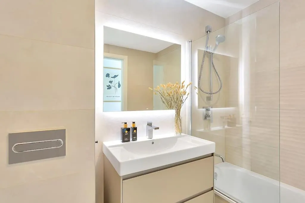 Beachside Retreat In Elviria, Near All Amenities! Marbella Apartment