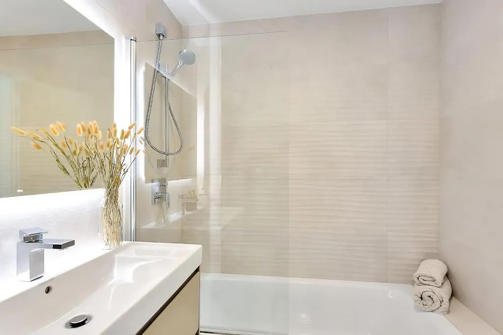 Apartment Beachside Retreat In Elviria, Near All Amenities! Marbella